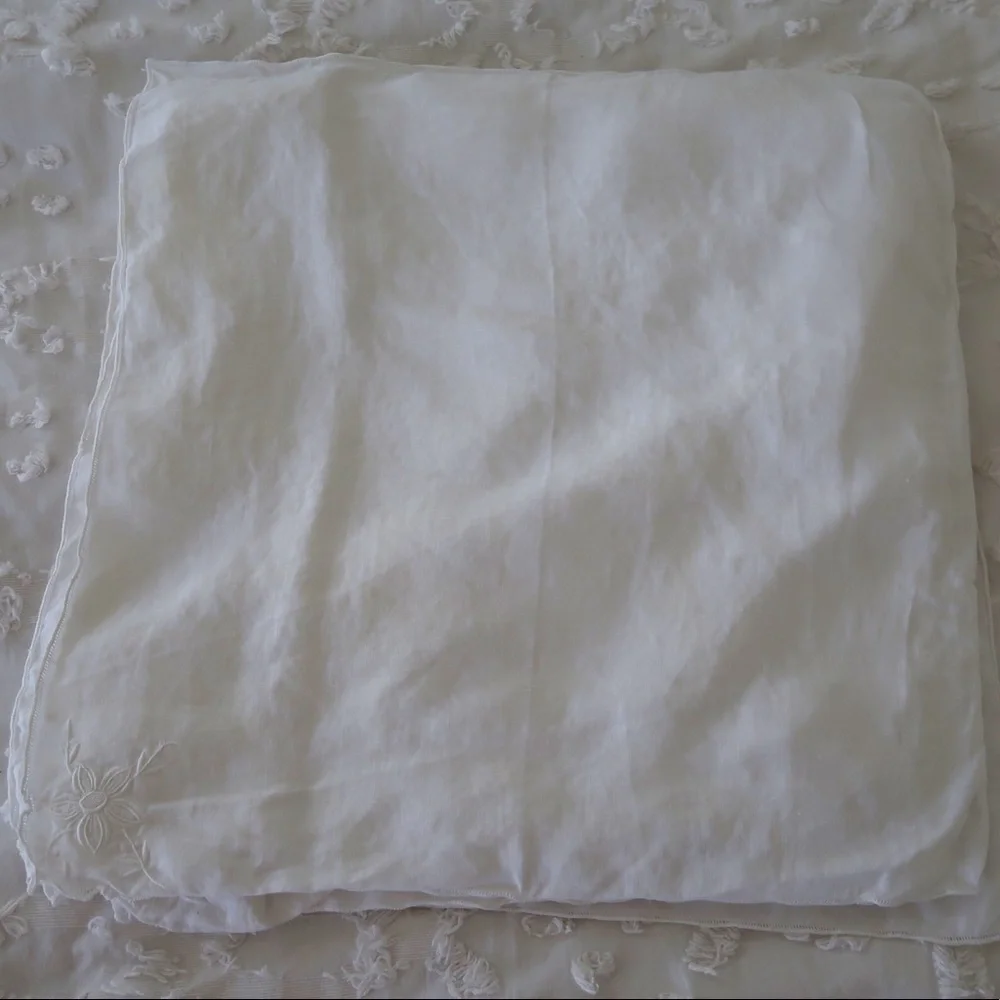 HANDMADE Embroidered White Table Cloth Napkins